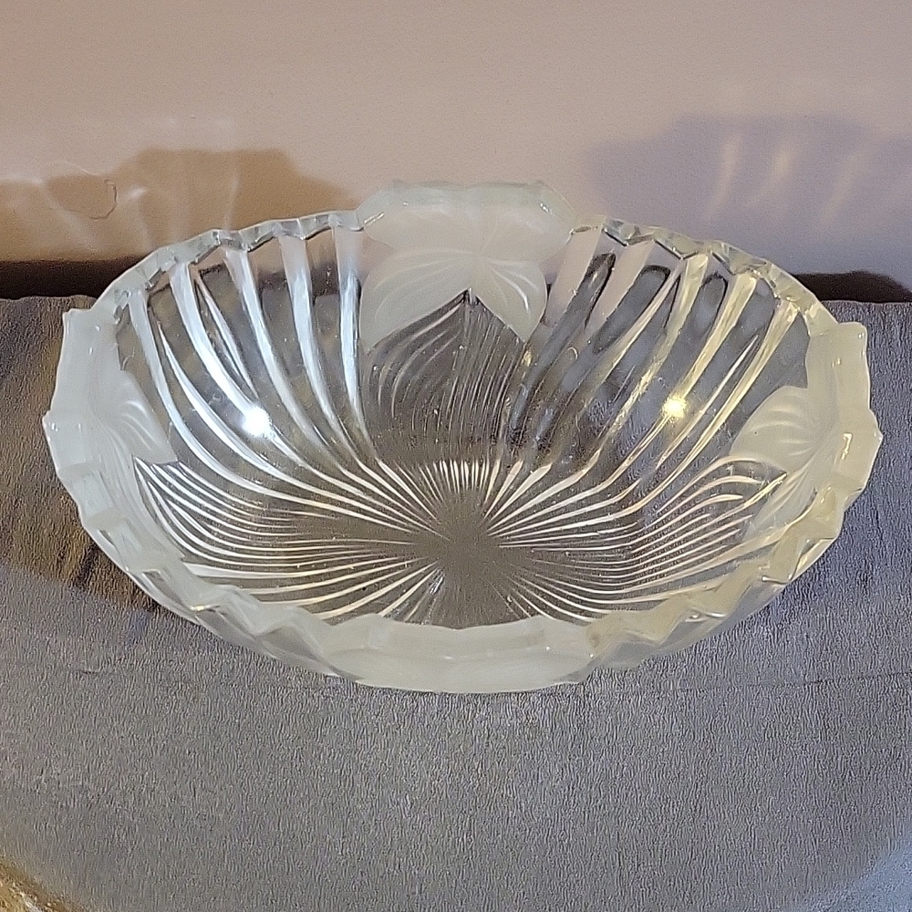 Mikasa Glass Oval Dish Bowl With Frosted Flowers 7” X 5”